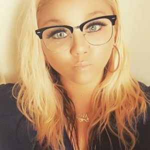 Meet your Posher, Marcia